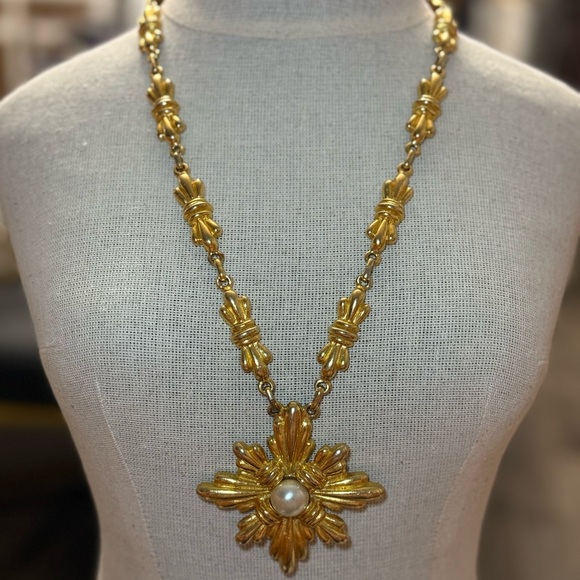 SOLD Vintage. 1972 Mimi Di N - Runway Necklace - Picture 3 of 15